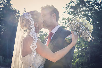 Der Hochzeitsfotograf<br>im bayerischen Wald - Der Hochzeitsfotograf und der romantische Kuss